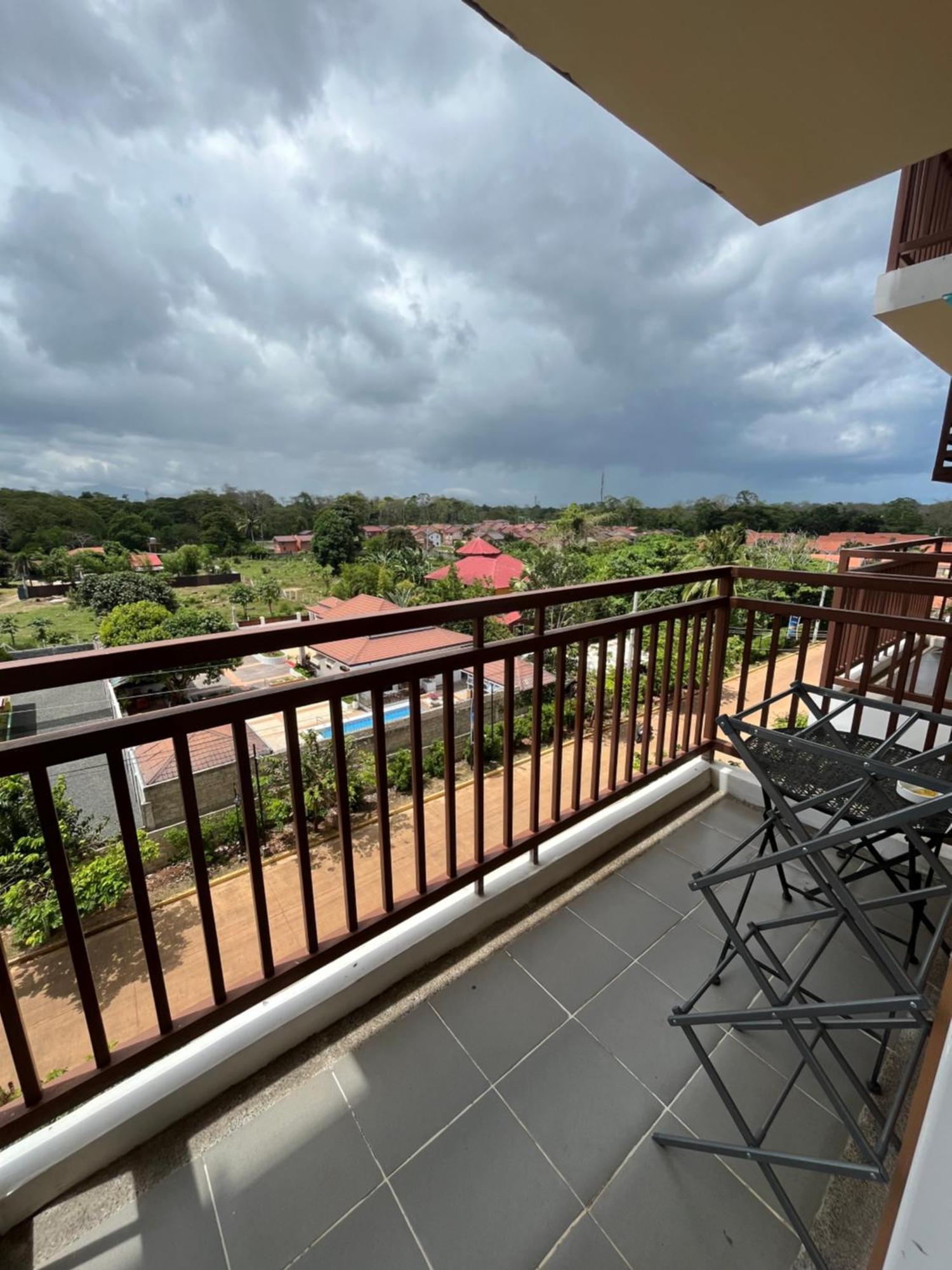 Condo In Camella Manors In 푸에르토프린세사 외부 사진